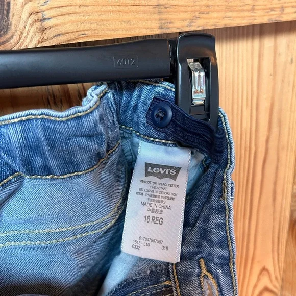 Girl’s Levi’s skinny jeans.  Size 16. - Picture 3 of 6